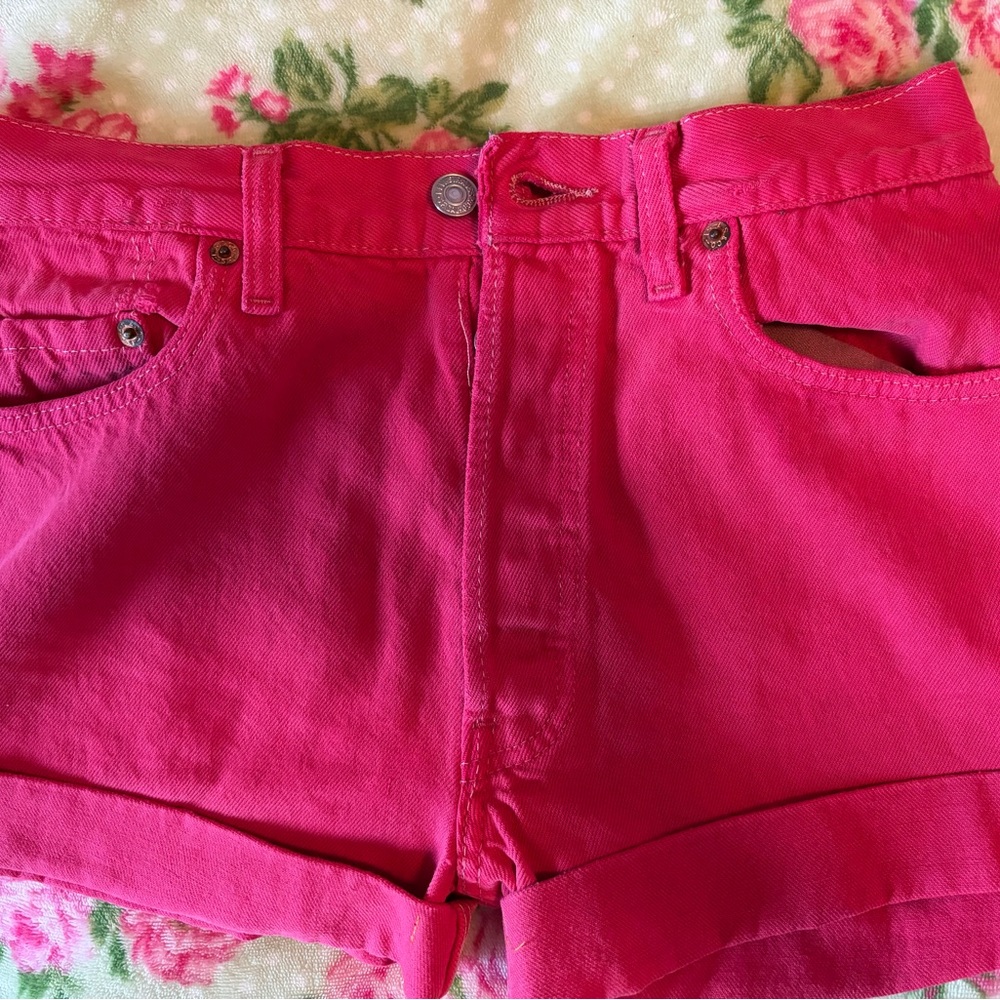 Women's Vintage Levi’s Hot Pink Cotton Rolled-Hem Shorts